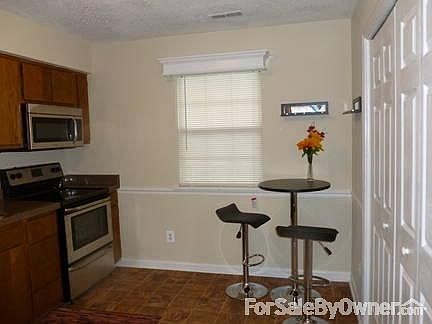Eat In Kitchen
						:
						Natural Light , Eat in Kitchen and Laundry Closet