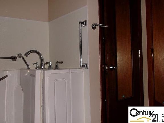 5th image of 1605 Thomas Dr