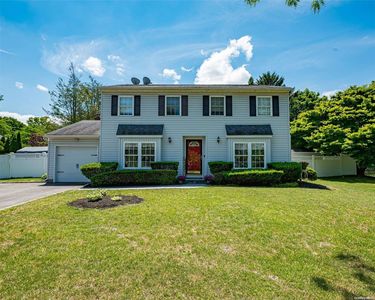 11 Robin Lane, Kings Park, NY, 11754