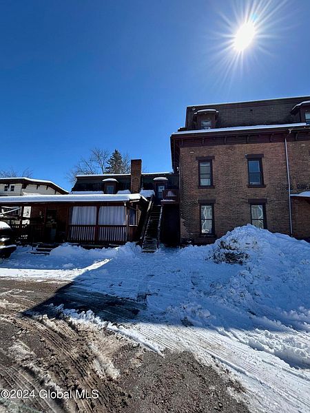 4th image of 30 Willett Street