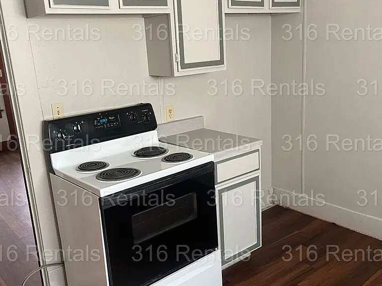 425 SW 3rd St — Photo 7