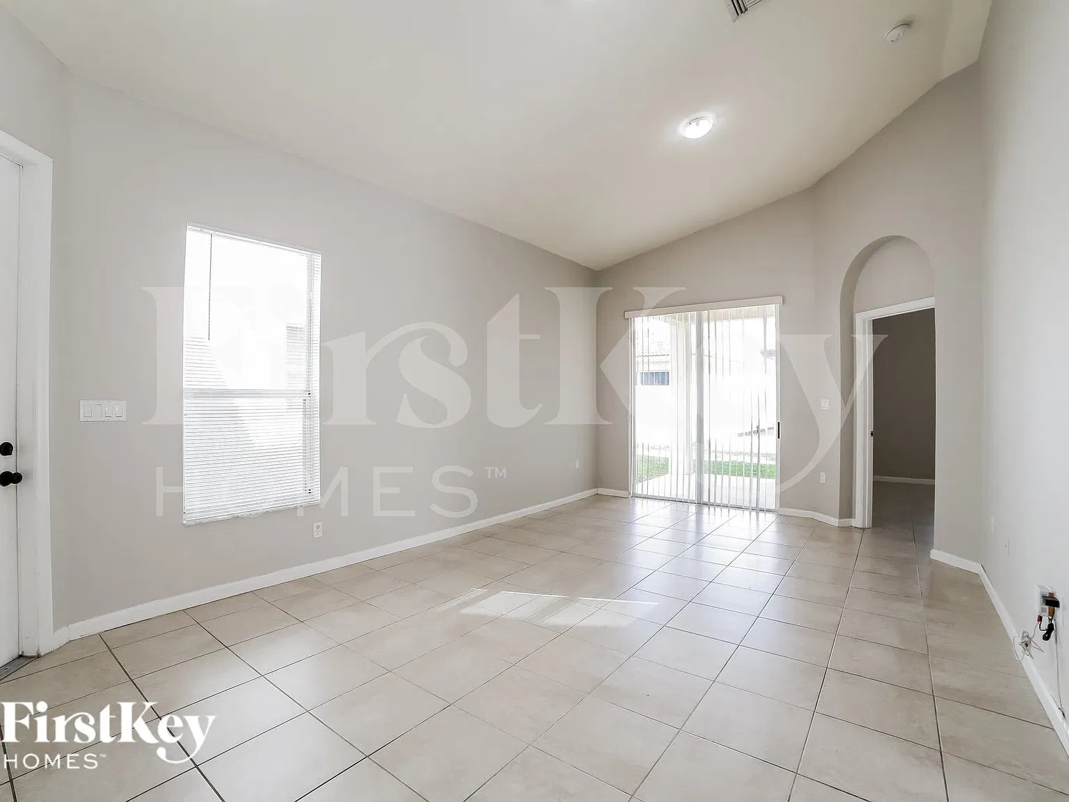 3 bed, 2.0 bath, 1633 sqft, $3,005 — Photo 3
