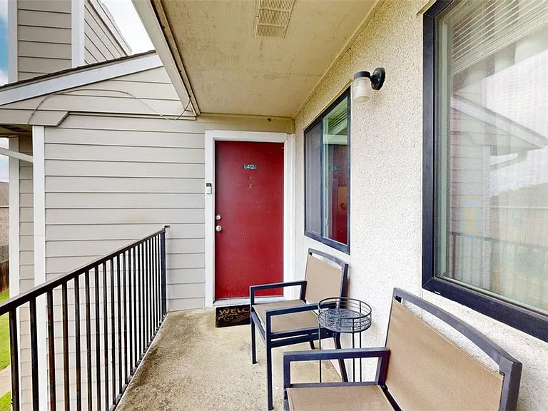 1901 Holleman Dr W #412 — Photo 2