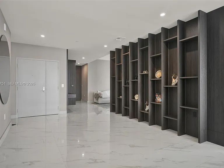 700 NE 24th St #Penthouse 5801 — Photo 5