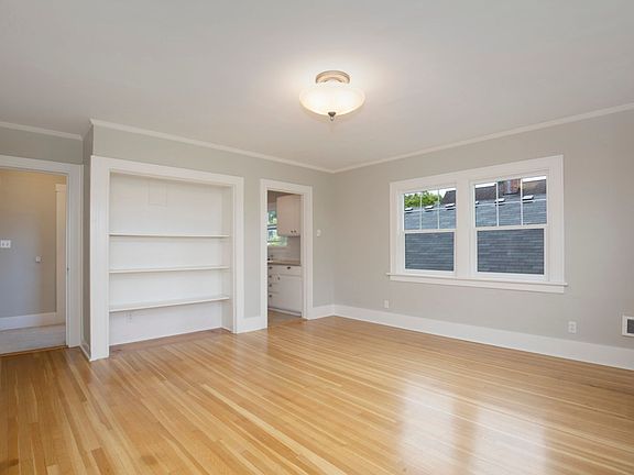 5th image of 2528 Queen Anne Ave N APT 5