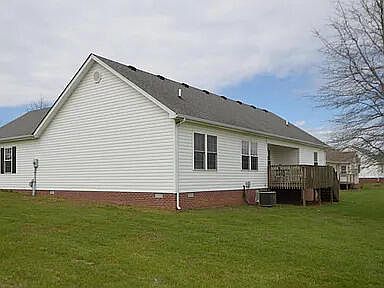 2nd image of 451 Bellaire Dr