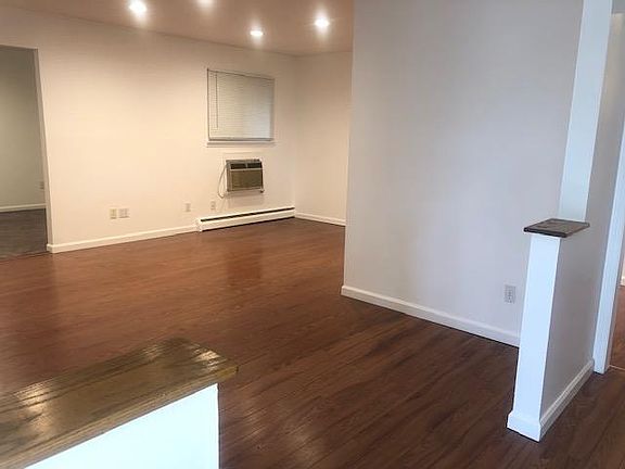 5th image of 74 Warwick Dr