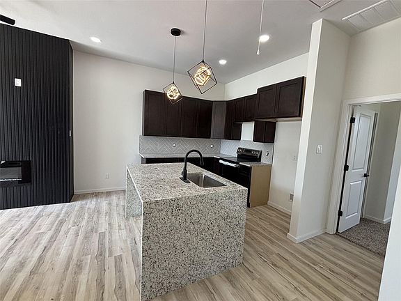 5th image of 902 Ringold St #A/b