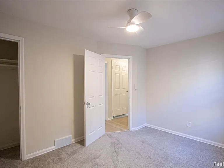 16896 Manor St — Photo 15