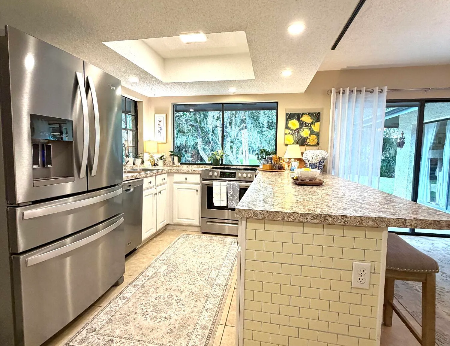 3 bed, 2.5 bath, 1678 sqft, $3,000 — Photo 2