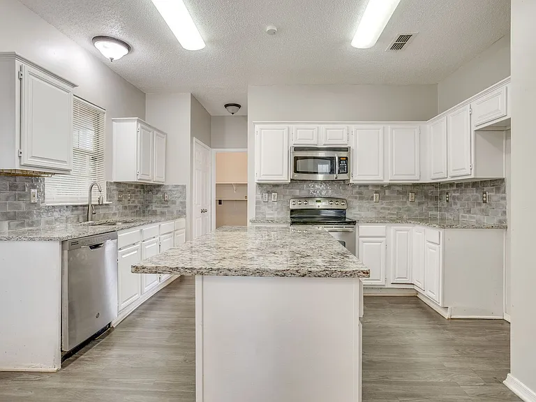 2701 Clovermeadow Dr — Photo 22