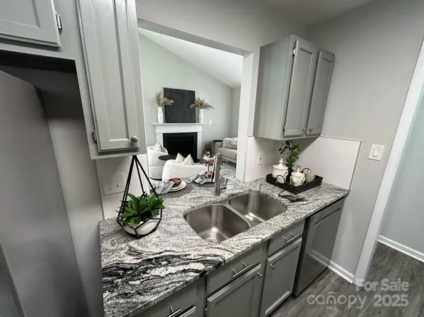 1225 Eagles Landing Dr, Charlotte, NC 28214