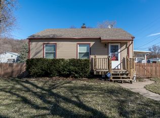 3806 Rockingham Rd, Davenport, IA 52802