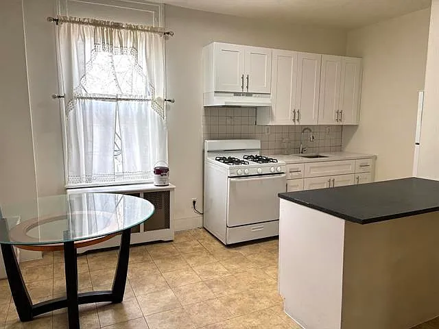 Apartment, JC Heights, NJ, 07307 — Photo 2