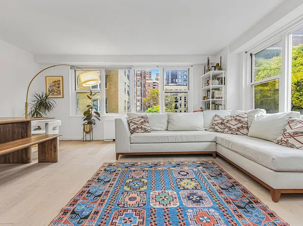305 E 24th St APT 4P, New York, NY 10010
