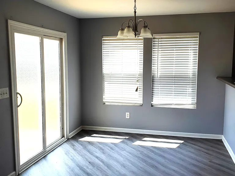 122 Vancouver Rd — Photo 6