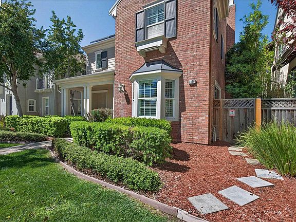 4th image of 3139 Sweetviolet Dr