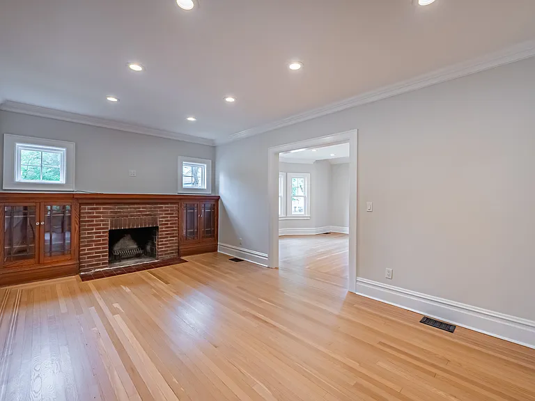 26 Glenwood Ave — Photo 8