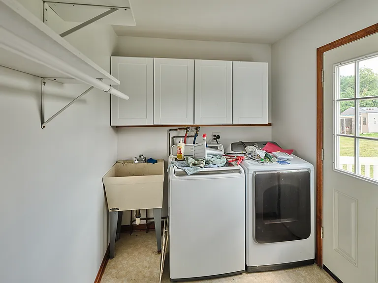 815 Clawson Ave — Photo 9