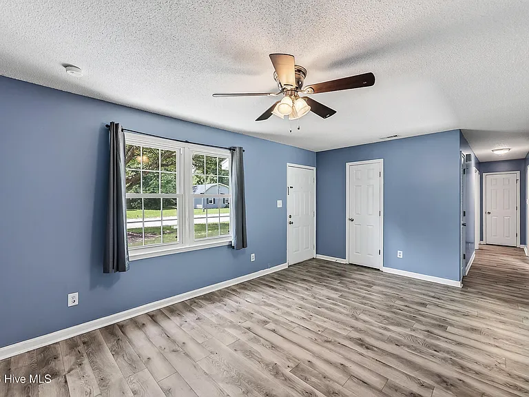 509 Redwood Pl — Photo 5