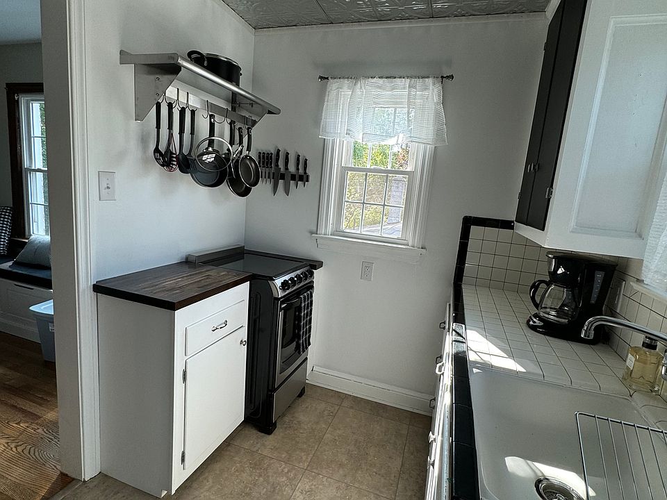 Electric stove and oven.