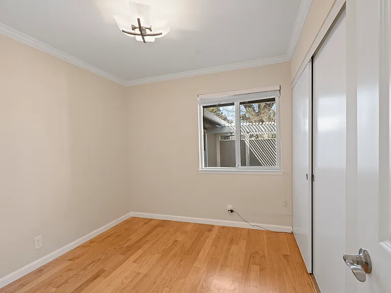 880 Hollenbeck Ave — Photo 7