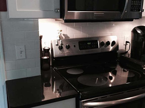 5th image of 824 Hollywood Dr