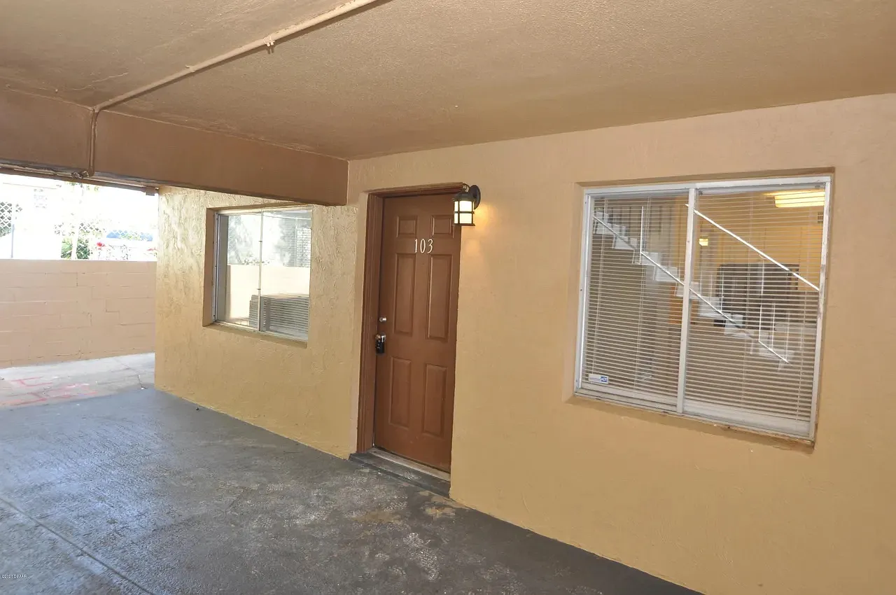 2 bed, 834 sqft, $900 — Photo 2