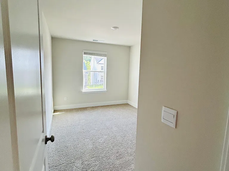 128 Wappinger Ter — Photo 12