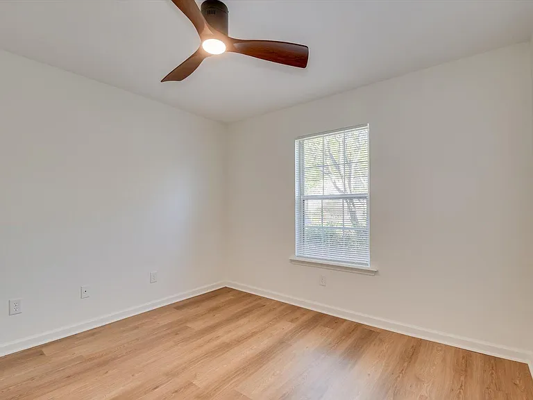 128 Barts Dr — Photo 22