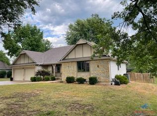 102 N Gail Dr, Clinton, MO 64735