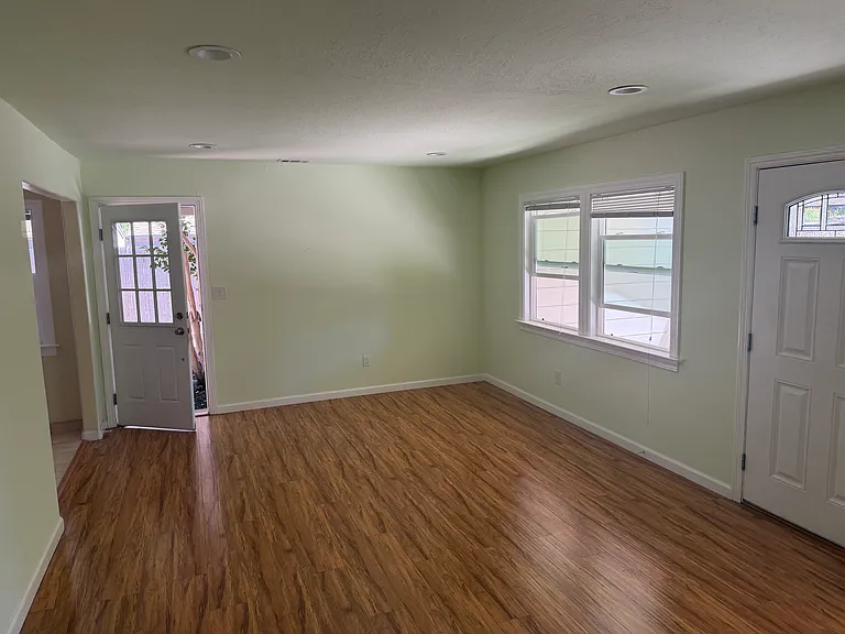 2428 Walnut Blvd — Photo 6