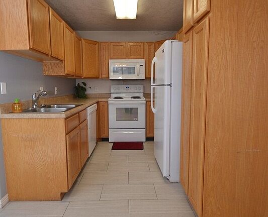 5th image of 1667 W Madison View Dr