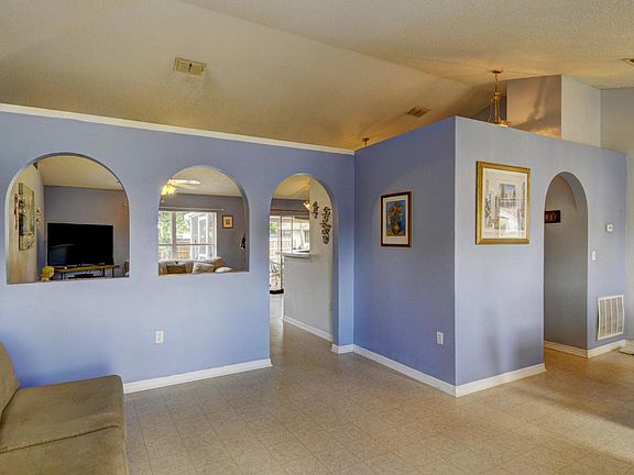3rd image of 853 SE Cavern Ave