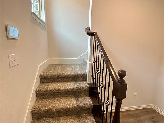 4th image of 2453 Siskiyou St