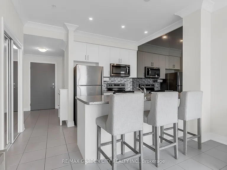 16 Concord Pl #907 — Photo 3