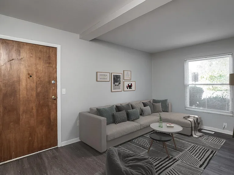 Englewood Villas & Residences — Photo 3