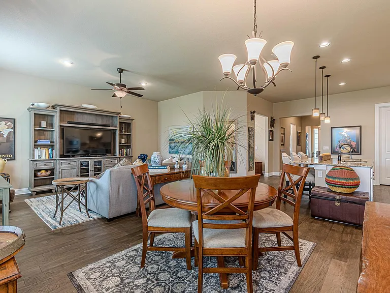 115 Laughing Pear Cv — Photo 18