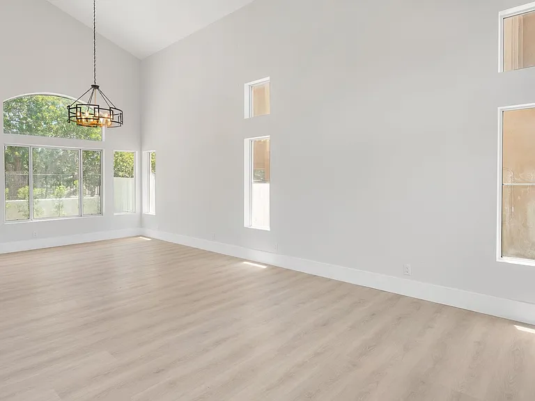 4543 Avenida Manessa — Photo 11