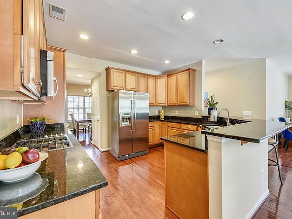 5th image of 1305 Preserve Ln