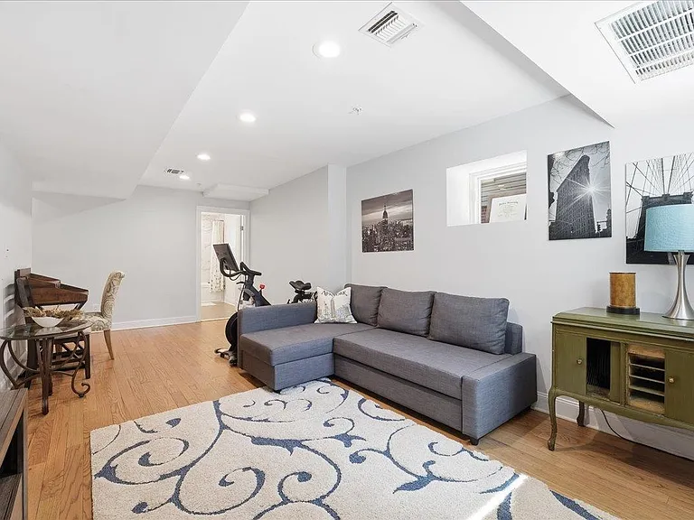 41 Bentley Ave — Photo 20