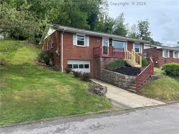 2757 Daniels Ave, South Charleston, WV 25303