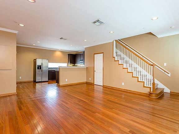 3rd image of 17 Waugh Dr Unit 203