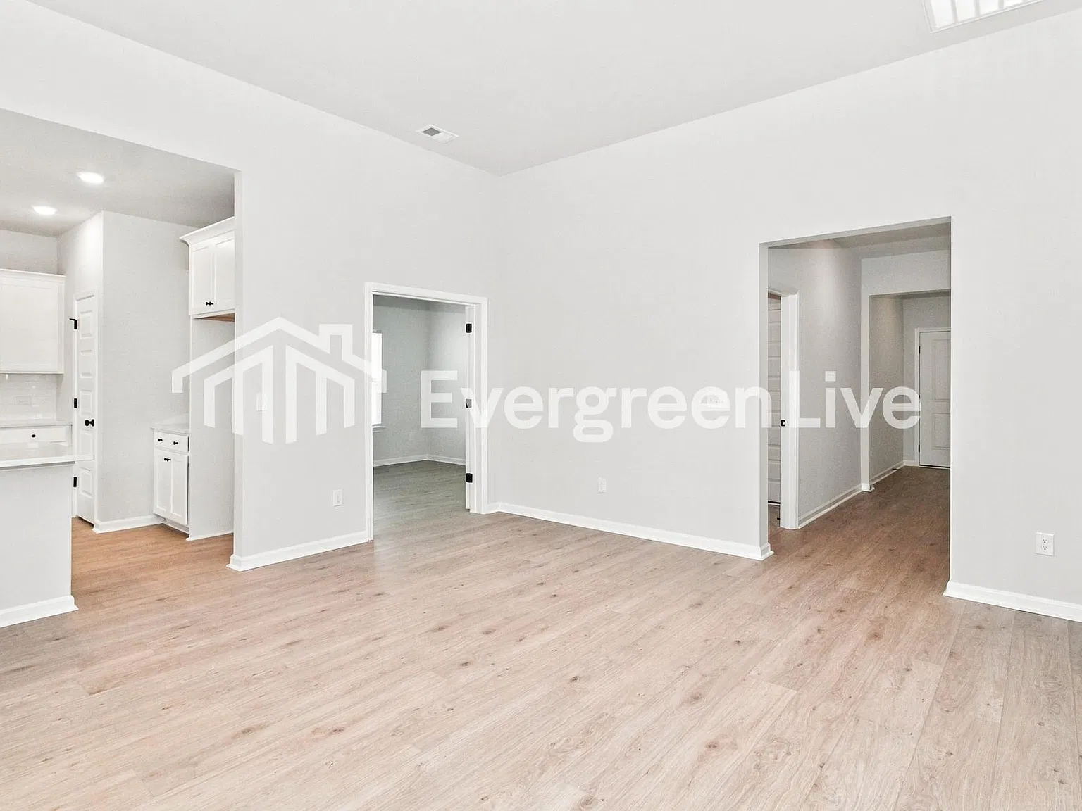 3 bed, 2.0 bath, 1748 sqft, $1,995 — Photo 2