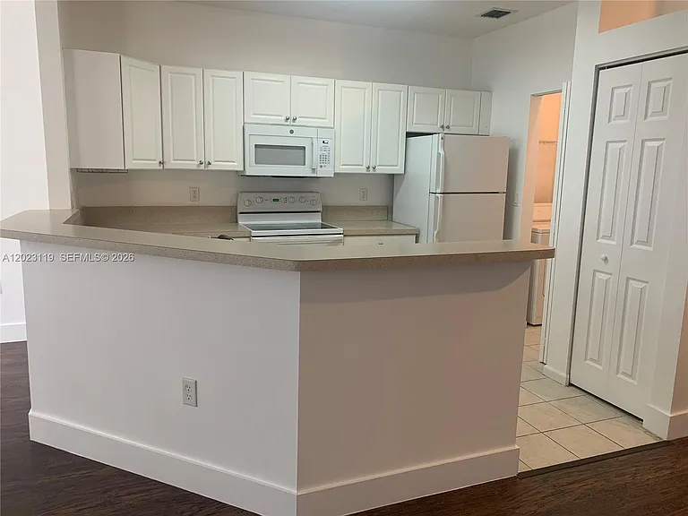 4702 SW 160th Ave #325 — Photo 3