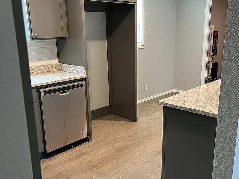 2420 N Winston Ave — Photo 6