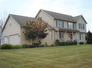102 W Hunt Dr, Grove City, PA