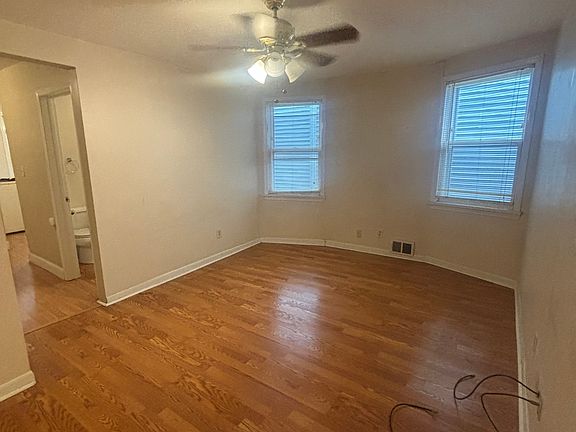 3rd image of 739 Ashland Ave