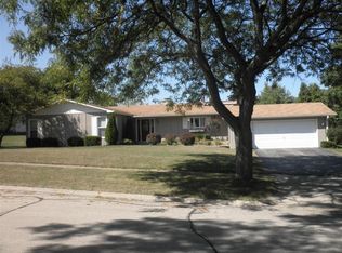 115 Stoney Creek Rd, Dekalb, IL 60115