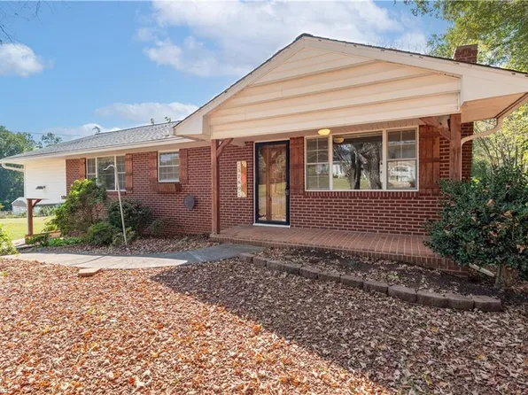 5780 Marty Ln, Clemmons, NC 27012